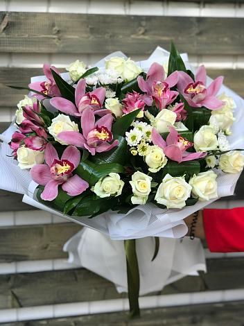 Букет цветов из: Розы и Хризантемы в Нахабино