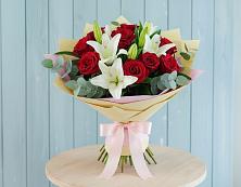 Букет цветов из:  Лилии и Розы в Нахабино