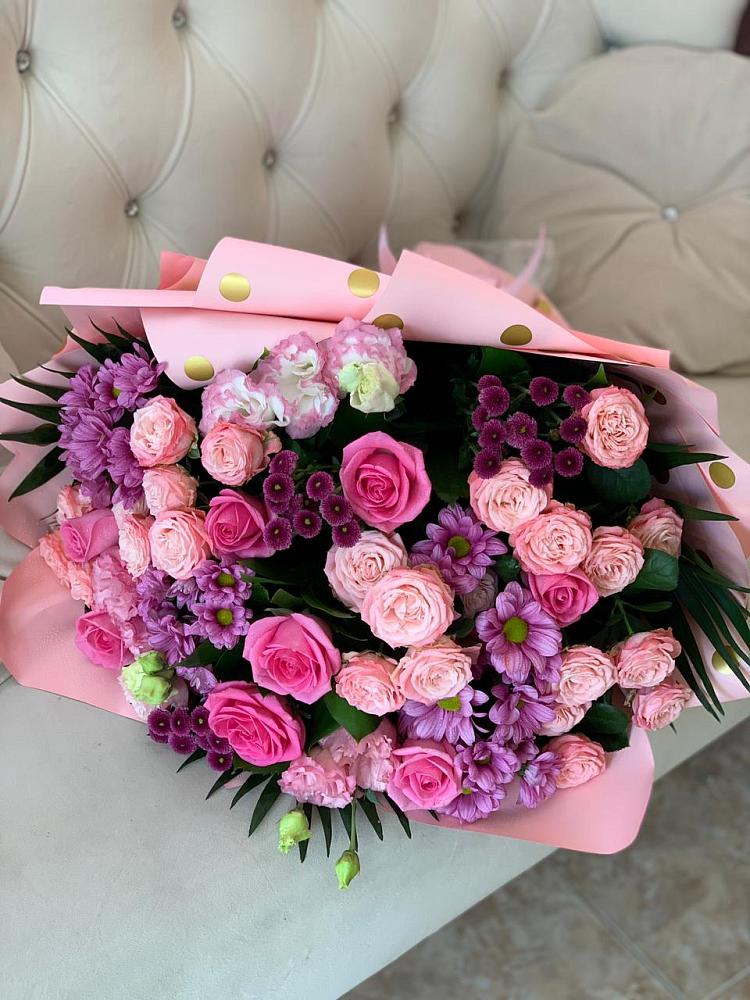 Букет цветов из: Хризантемы, Розы и Лизиантусы в Нахабино