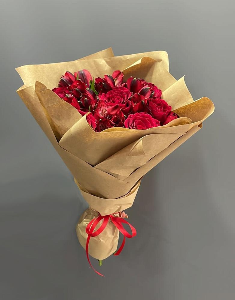 Букет цветов из: Альстромерии и Розы в Нахабино