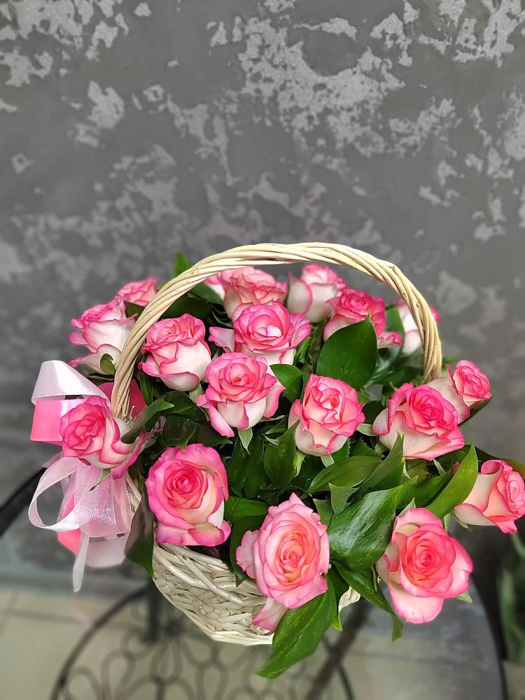 Цветочная композиция из Розы в корзине в Нахабино