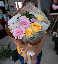 Букет цветов из:  Герберы, Розы и Хризантемы в Нахабино