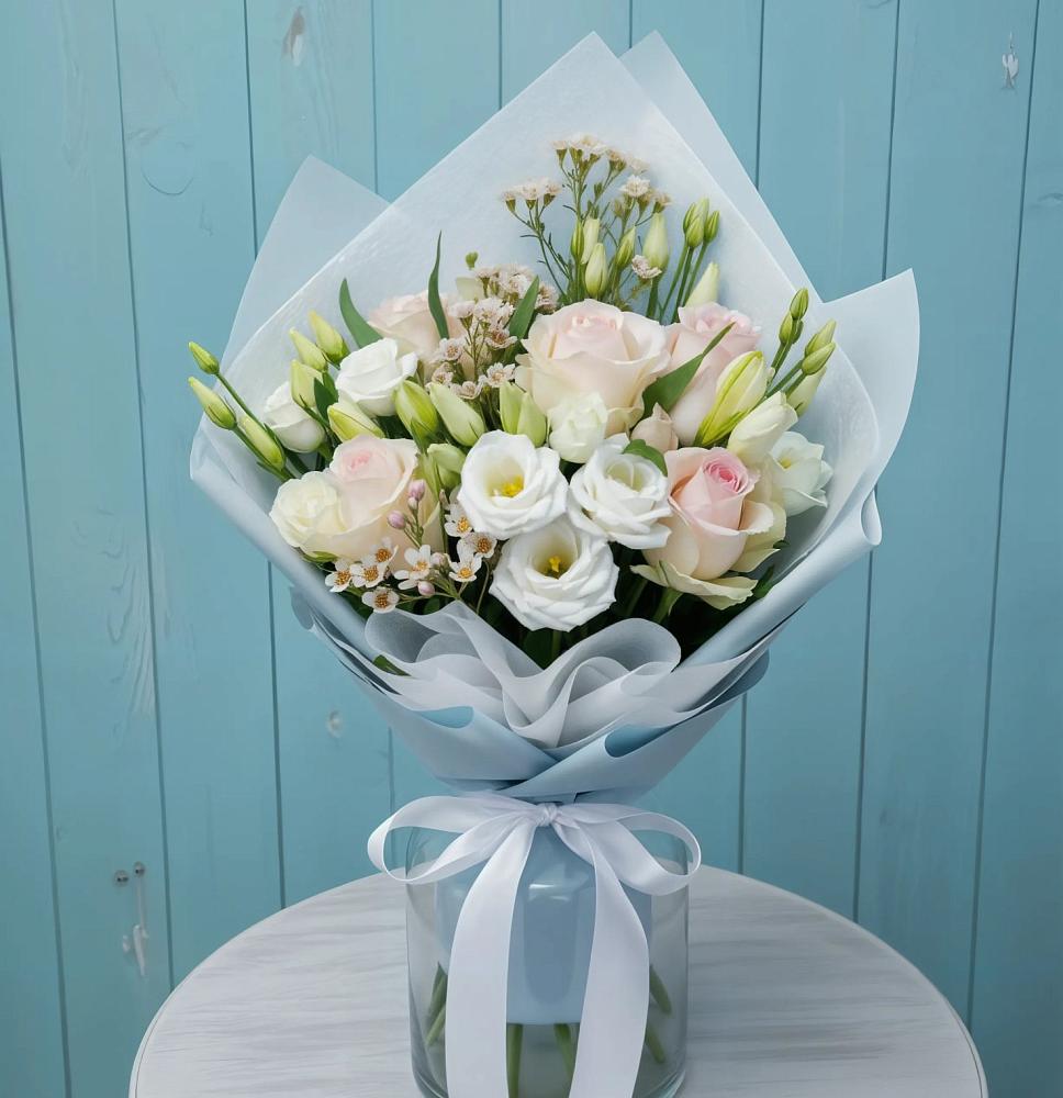 Букет цветов из: Розы и Лизиантусы в Нахабино