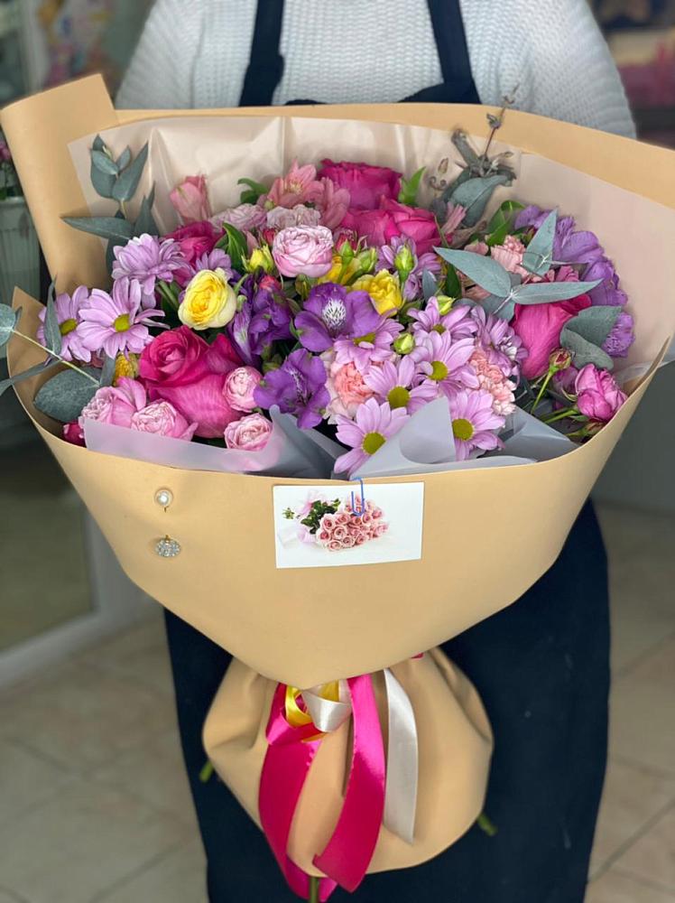 Букет цветов из: Хризантемы, Гвоздики и Альстромерии в Нахабино