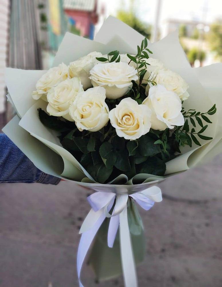 Букет Белые розы Проуд в Нахабино