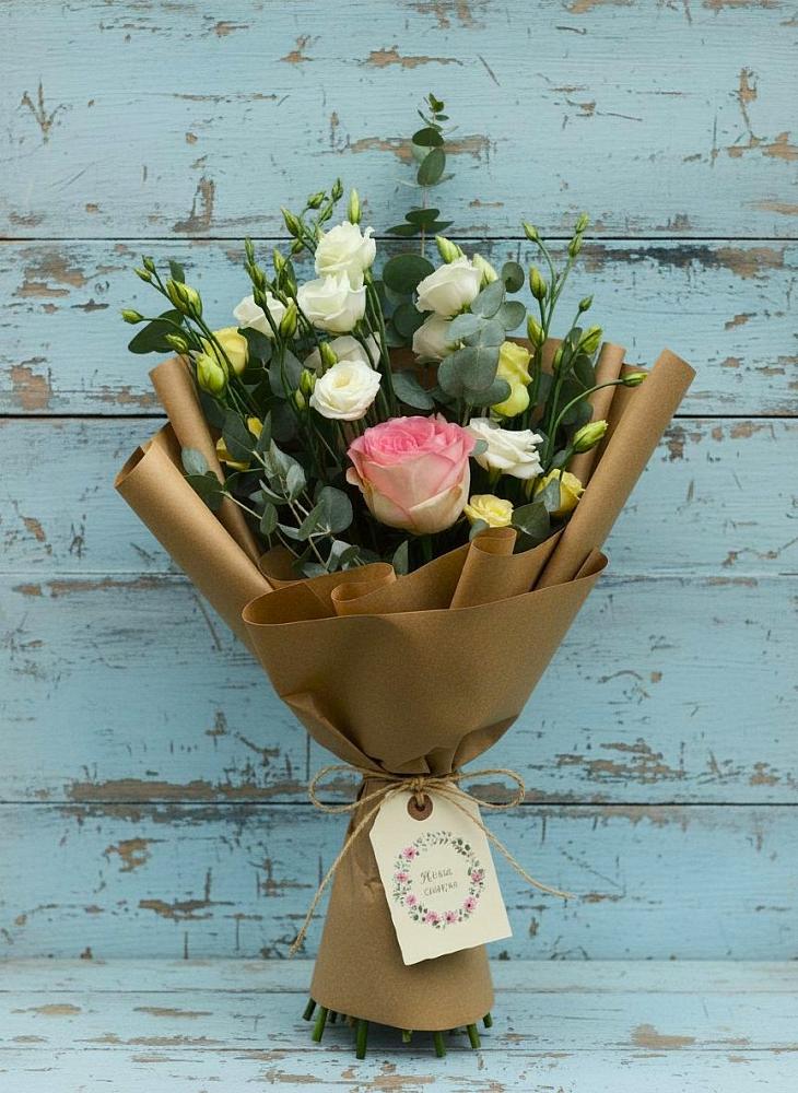 Букет цветов из: Розы и Лизиантусы в Нахабино