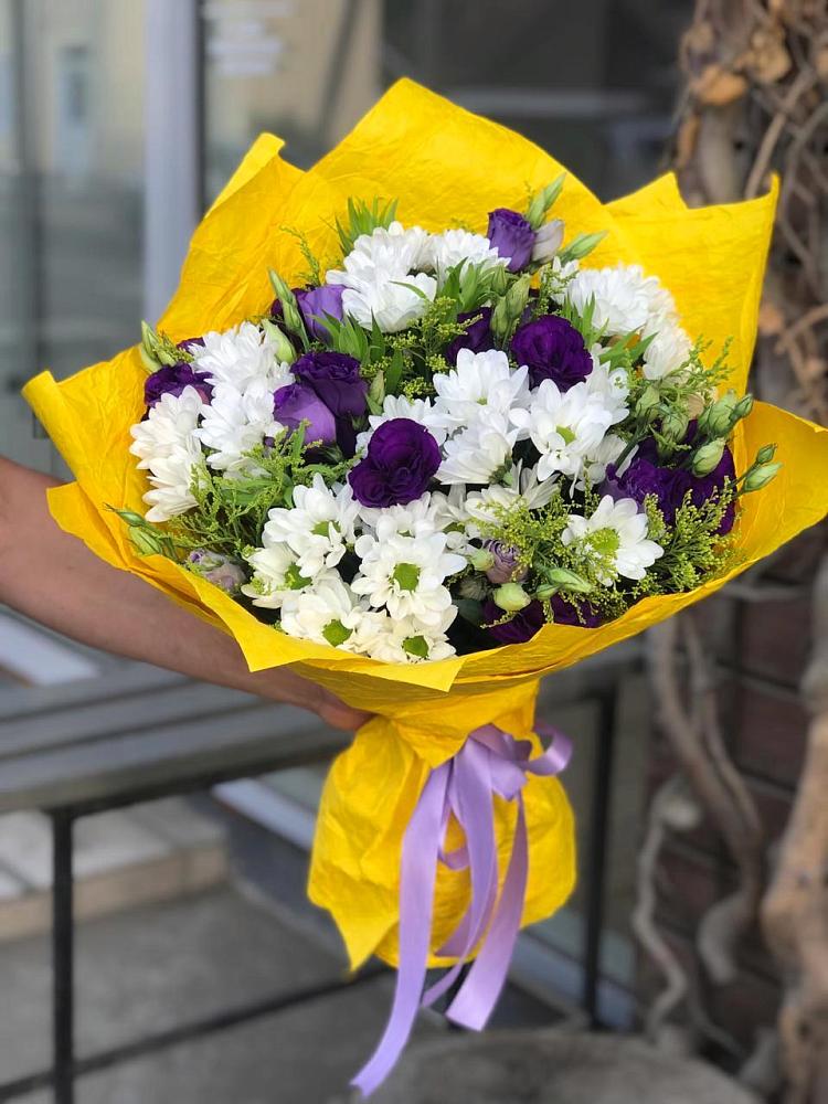 Букет цветов из: Ирисы, Хризантемы и Ромашки в Нахабино