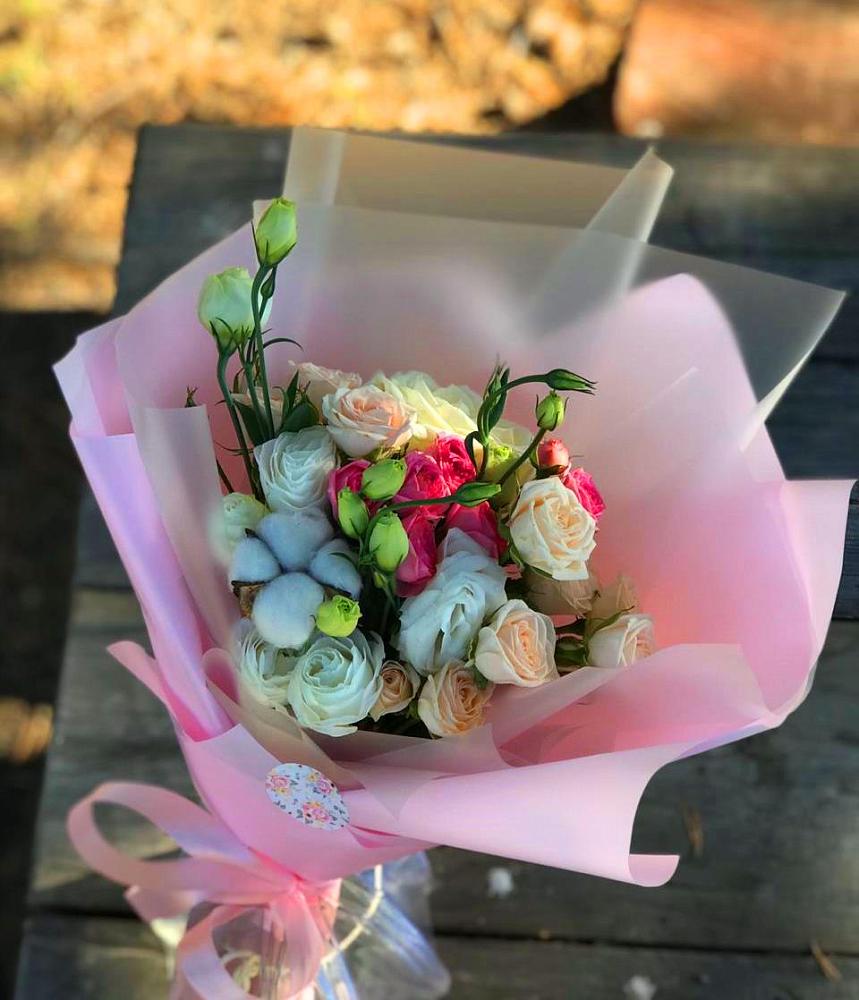 Букет цветов из: Розы и Лизиантусы в Нахабино