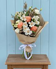 Букет цветов из:  Альстромерии, Лизиантусы, Розы и Хризантемы в Нахабино