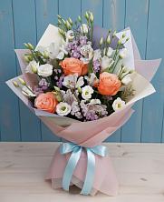 Букет цветов из:  Лизиантусы, Розы, Альстромерии и Гипсофила в Нахабино