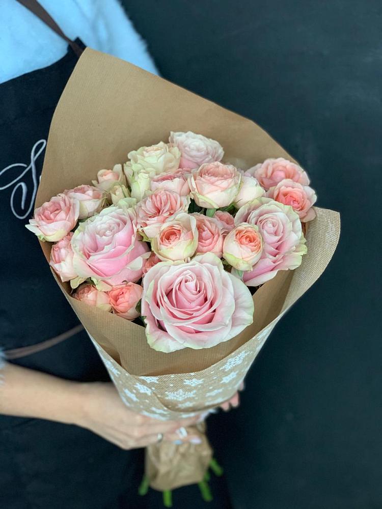 Букет цветов из: Хризантемы и Розы в Нахабино