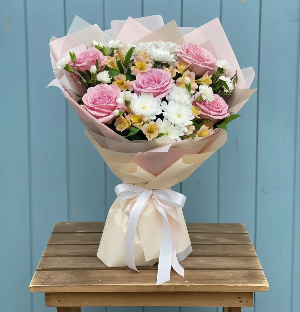 Букет цветов из: Гвоздики, Орхидеи и Розы в Нахабино