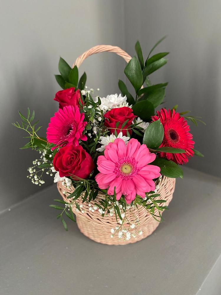 Цветочная композиция из Розы, Хризантемы и Герберы в корзине в Нахабино