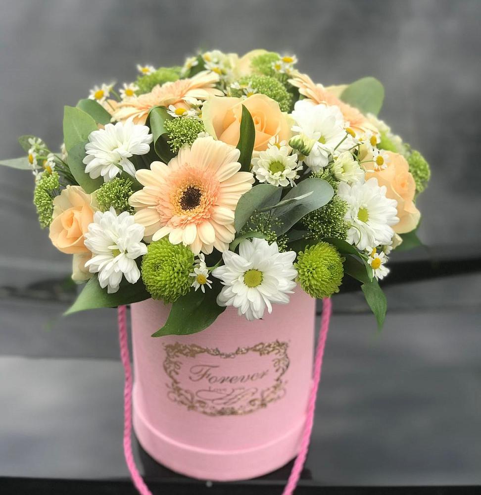 Цветочная композиция из Розы, Герберы и Хризантемы в шляпной коробке в Нахабино