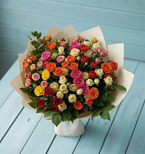 Букет Микс из разноцветных кустовых роз в Нахабино