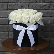 Цветочная композиция из Розы в шляпной коробке в Нахабино