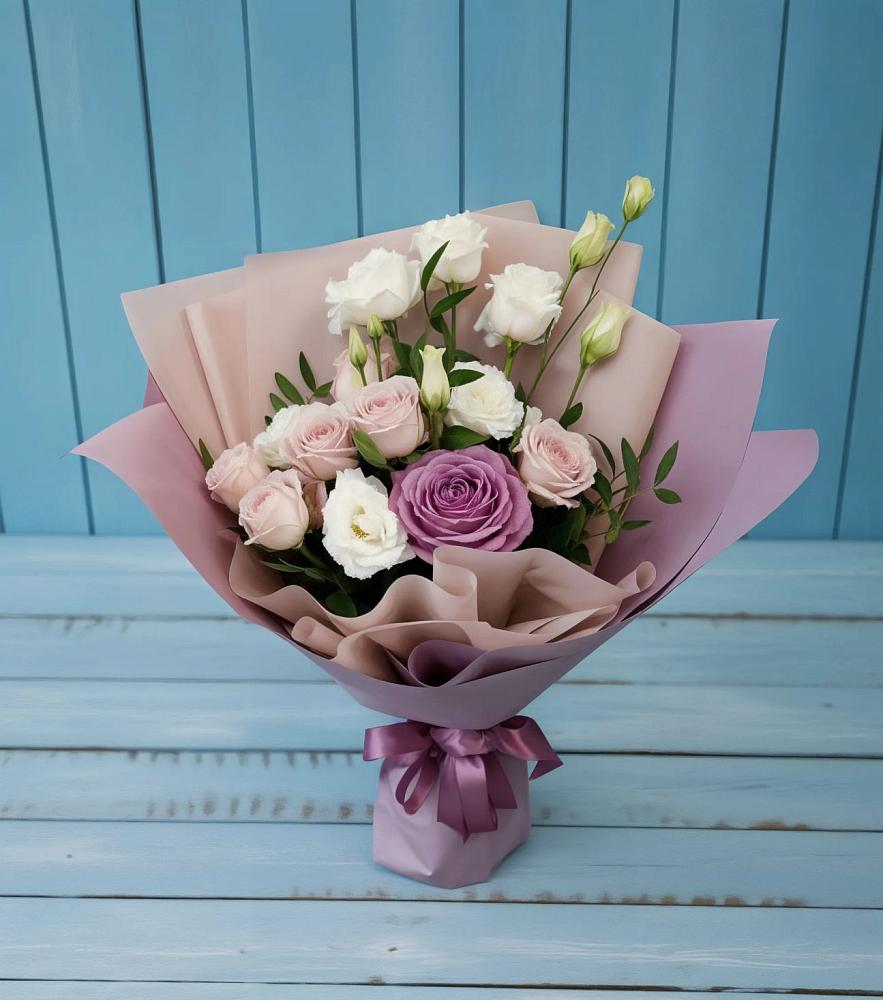 Букет цветов из: Розы и Лизиантусы в Нахабино